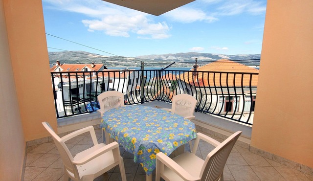 Three bedroom apartment with terrace and sea view Mastrinka, Čiovo (A-4836-a)