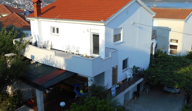 Three bedroom apartment with terrace Trogir (A-11316-a)