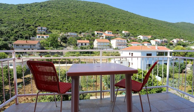 Three bedroom apartment with balcony Trpanj, Pelješac (A-10148-a)