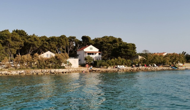 Three bedroom apartment near beach Sušica, Ugljan (A-3462-b)