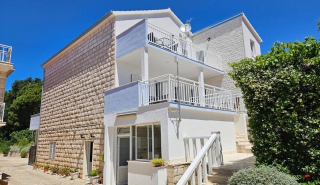 Three bedroom Apartment with Terrace (3)