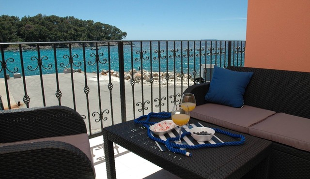 Three bedroom apartment near beach Prižba (Korčula) (A-14499-b)