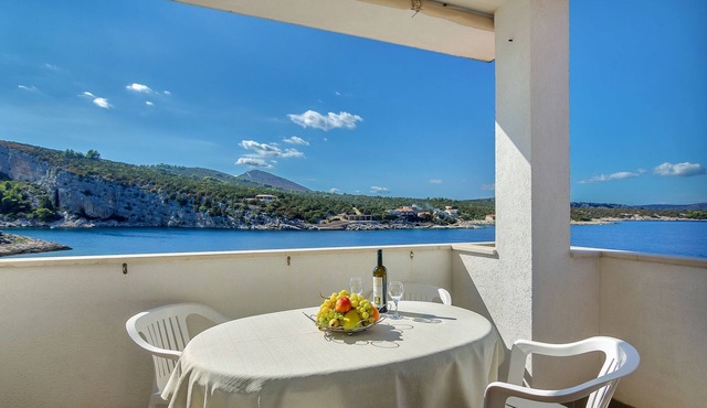 Three bedroom apartment near beach Cove Pokrivenik, Hvar (A-5231-a)