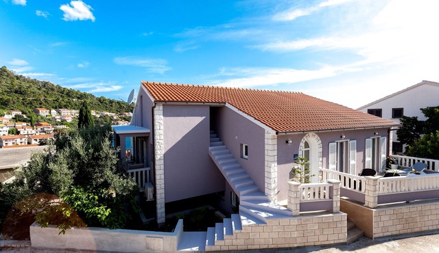 Three bedroom apartment with terrace and sea view Brna, Korčula (A-9147-a)