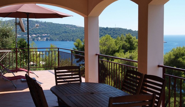 Three bedroom apartment with terrace and sea view Brna - Vinačac, Korčula (A-13344-a)