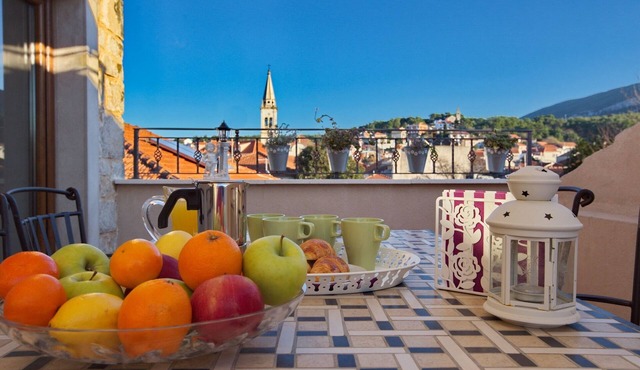 Three bedroom apartment with terrace Jelsa (Hvar) (A-8713-b)