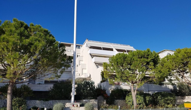 Three bedroom apartment with terrace and sea view Split (A-14351-a)