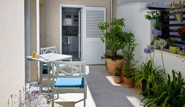 Three bedroom apartment with terrace Pag (A-21650-a)