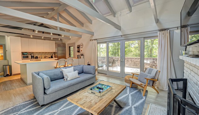 Three Bedroom Beach House with Pool & Walkable Private Beach