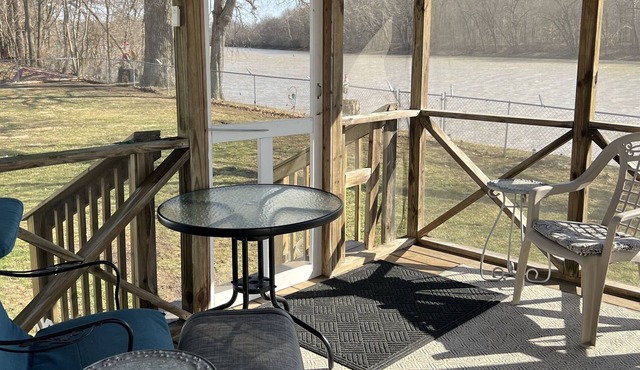 Three bedroom cottage on the Wabash river.