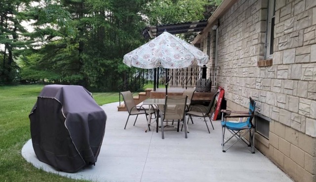 THREE BEDROOM COTTAGE ACROSS FROM NATIONAL HISTORIC LANDMARK AZTALAN MOUNDS