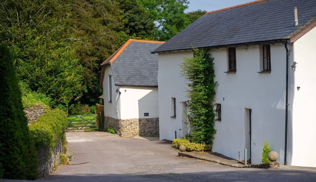 Three bedroom countryside cottage with hot tub, close to North Devon coast.