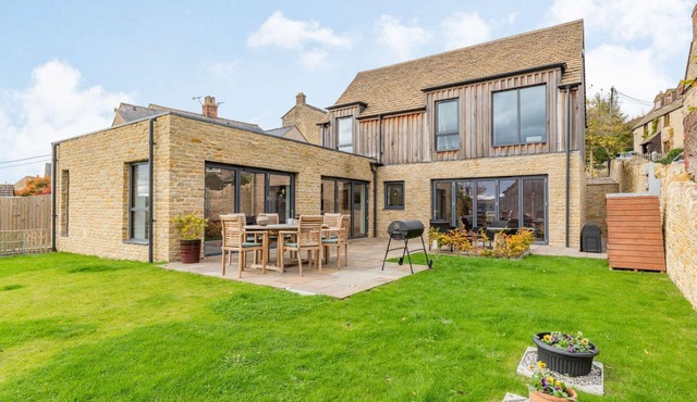 Three bedroom dog friendly holiday home in the Cotswolds - The New Bakehouse