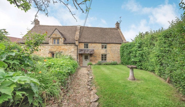 Three bedroom pet friendly holiday home in the Cotswolds - Norman Chapel