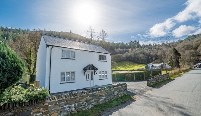 Three Bedroom Holiday Cottage in Betws-Y-Coed | Hendre-Wen
