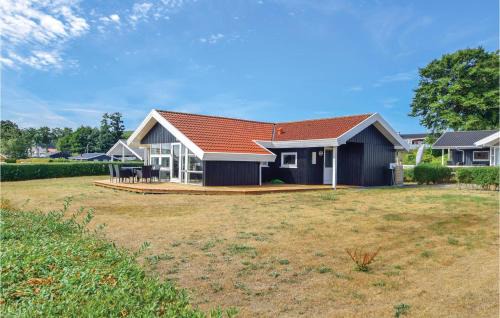 Three-Bedroom Holiday Home In Bjert