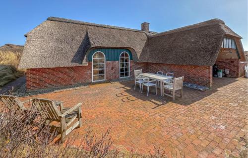 Three-Bedroom Holiday Home With A Fireplace In Ringkøbing