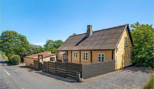 Three-Bedroom Holiday Home In Klemensker