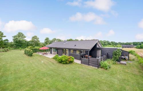 Three-Bedroom Holiday Home With A Fireplace In Ejstrupholm