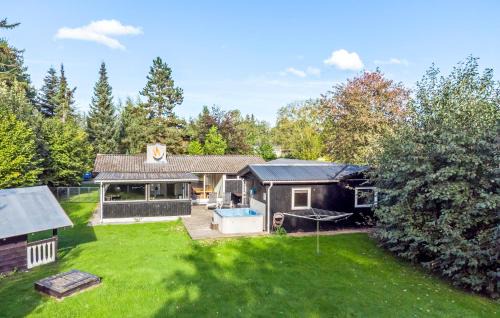 Three-Bedroom Holiday Home In Vaggerlose