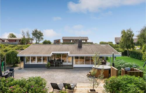 Three-Bedroom Holiday Home In Ebeltoft