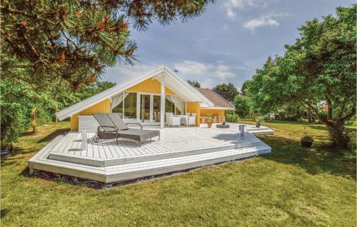 Three-Bedroom Holiday Home In Skalskor