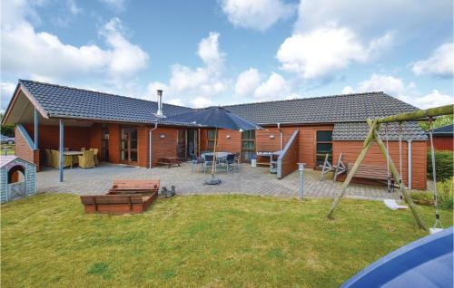 Three-Bedroom Holiday Home In Vinderup