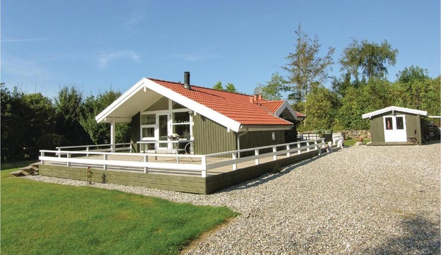 Three-Bedroom Holiday Home In Humble