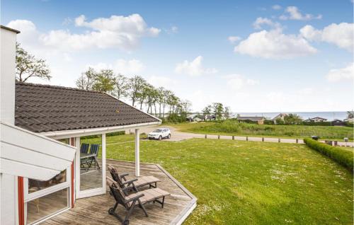 Three-Bedroom Holiday Home In Sjolund