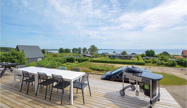 Three-Bedroom Holiday Home In Sjolund