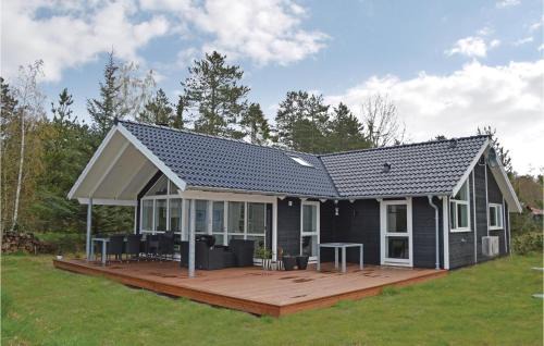 Three-Bedroom Holiday Home In Hojby