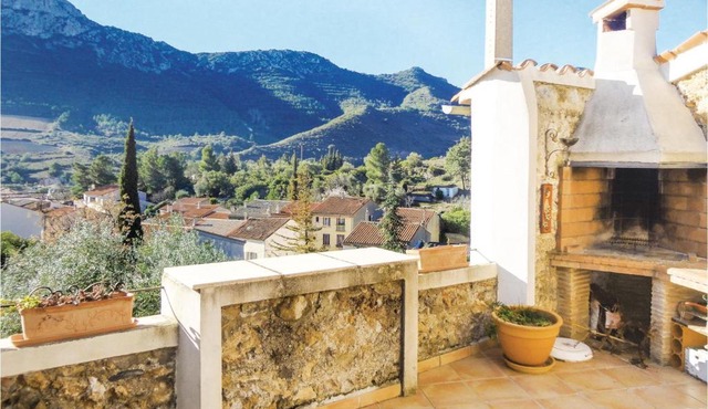 Three-Bedroom Holiday Home in Maury