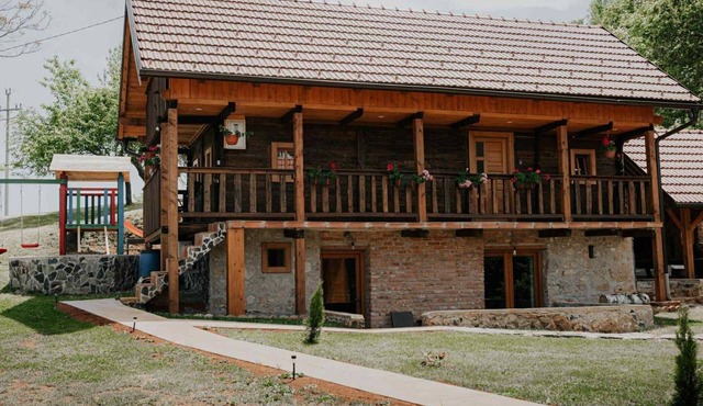 Three Bedroom Holiday Home with Sauna and Hot-Tub