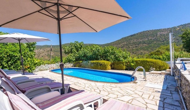Three Bedroom Holiday Home with Pool