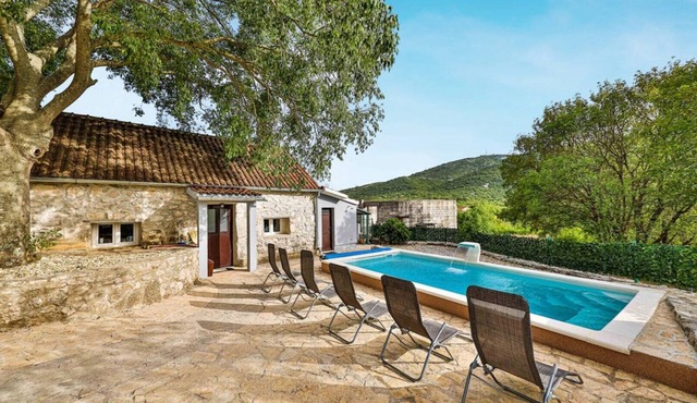 Three Bedroom Holiday Home with Pool