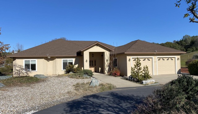 Three - Bedroom home well kept/beautiful scenery