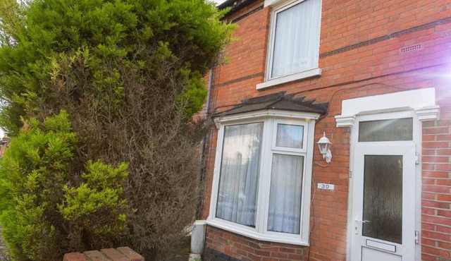 Three bedroom house close to dover ferry and dover priory station