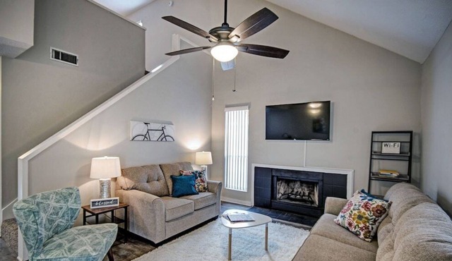 Three Bedroom House Getaway by the Reservoir