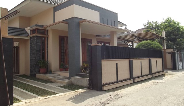 Three Bedroom House Near the City, Jogja
