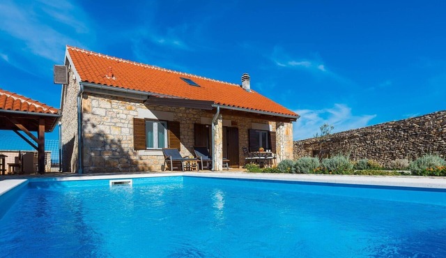 Three bedroom house with swimming pool