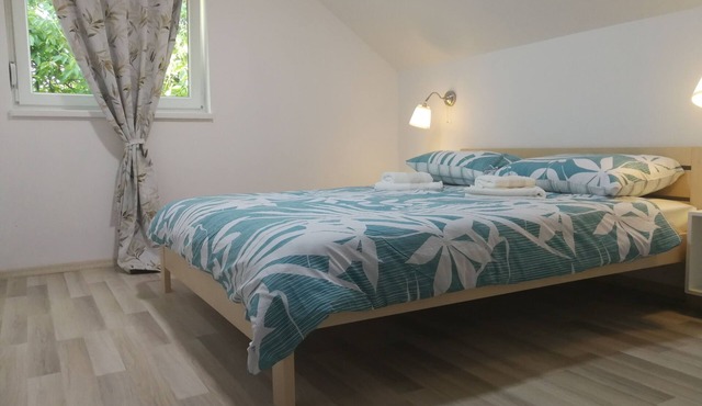 Three bedroom apartment with balcony Smoljanac (Plitvice) (A-12345-b)