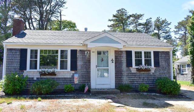 Three bedroom just .6 miles to Glendon Beach