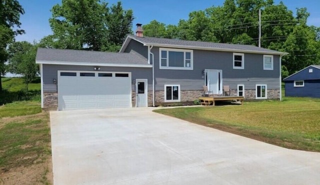 Three bedroom Lakehouse, free parkingn