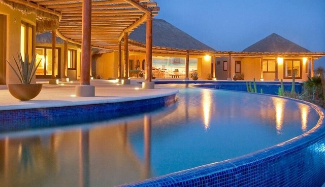 Three Bedroom Resort Home, Big Ocean Views, Heated Salt Water Olympic Lap Pool