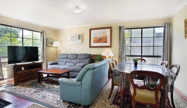 Three Bedroom Sweet Retreat in Coburg