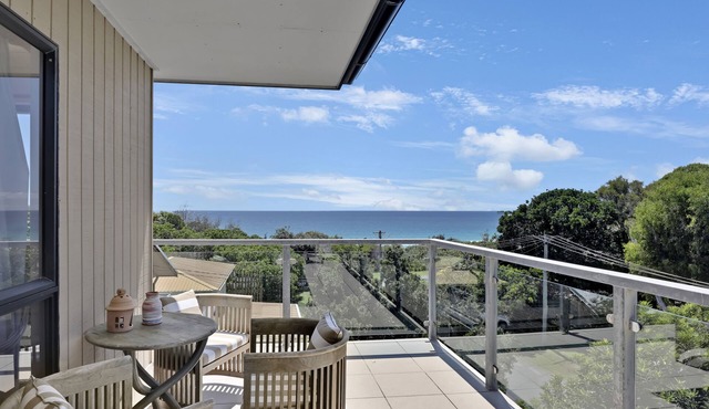 Three bedroom townhouse on Cylinder Headland and close walking distance.