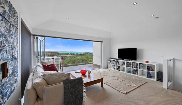 Three bedroom townhouse near beach with pool