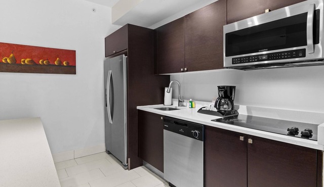 Three Bedroom Townhouse – Pool, Parking, & More!