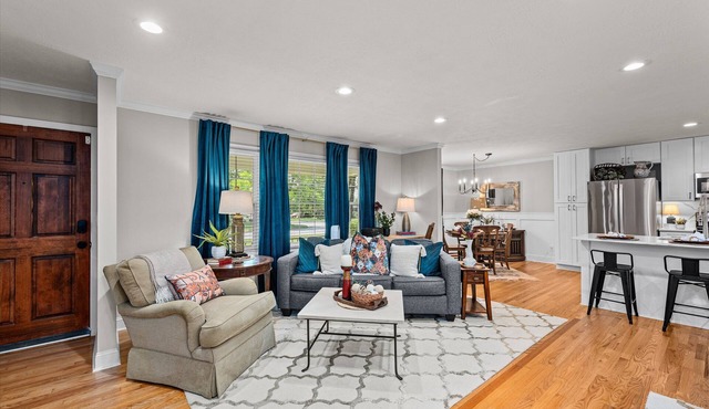 Three bedroom two bath with fenced yard and 2 car garage. The sleeping arrangements for this property are 3 queen beds.