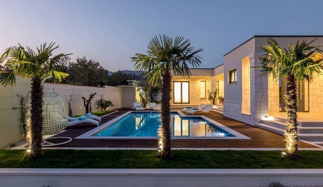 Three Bedroom Villa with Pool